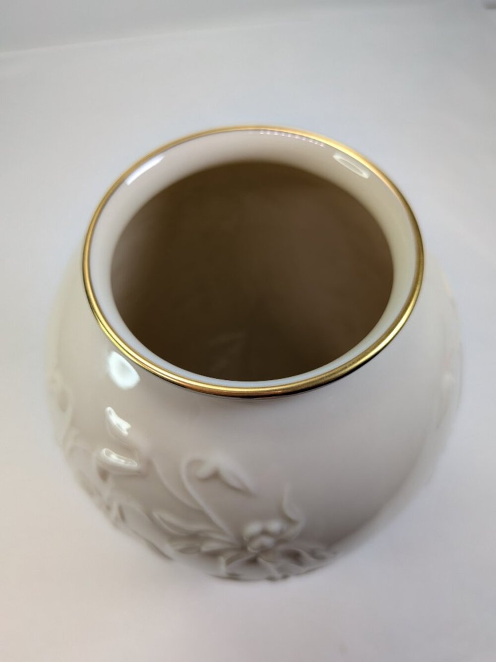 Lenox Masterpiece Collection Embossed Spider Lily Vase Gold Trim 7" - Picture 3 of 9